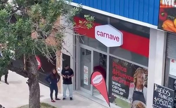 Carnave desembarcó en Funes con una propuesta de productos frescos y ahorro para la mesa familiar