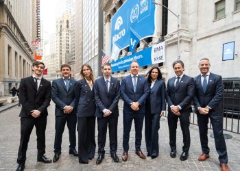 Banco Macro celebró 20 años en la Bolsa de Nueva York con el tradicional toque de campana en Wall Street