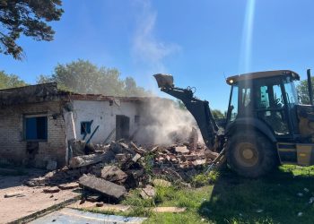 Operativo en la A012: derrumban el motel usado como refugio de delincuentes que afectaba a Roldán y Funes