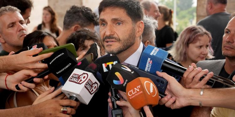 Maximiliano Pullaro envió a tres ministros a San Cristóbal tras el tiroteo escolar: “Estoy muy golpeado”