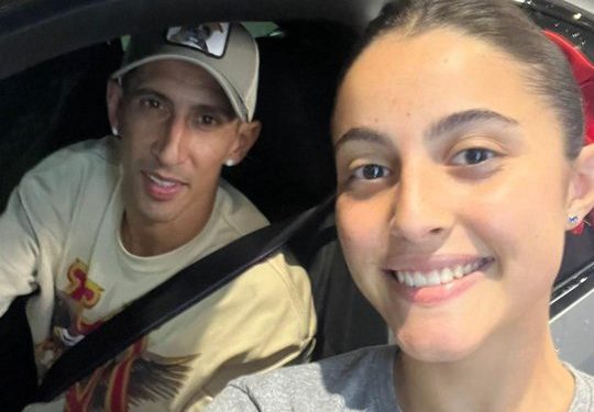 Ángel Di María pasó por el Auto Mostaza de Funes y sorprendió a los clientes con fotos y saludos