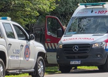 Emergencia médica en Funes: un operativo en la calle Elorza asistió a una persona en crisis