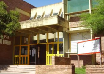 Tragedia en una escuela de Santa Fe: un estudiante entró armado y mató a otro mientras izaban la bandera
