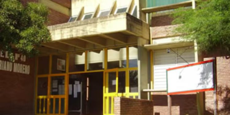 Tragedia en una escuela de Santa Fe: un estudiante entró armado y mató a otro mientras izaban la bandera