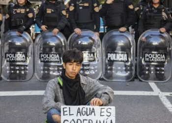 Congreso: la policía reprimió a manifestantes en medio del debate por la reforma de la Ley de Glaciares