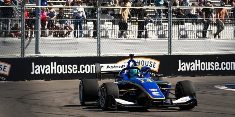 El joven piloto que nació en Estados Unidos pero decidió representar a Argentina: ganó en Indy NXT