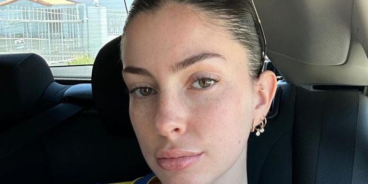 La colección de microbikinis de Daniela Iker, la morocha hincha de Boca