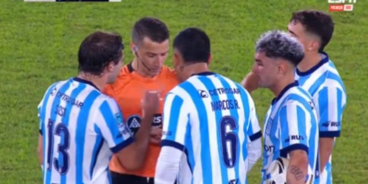 Marcos Rojo fue expulsado ante River tras agredir a Martínez Quarta y la gente de Racing explotó