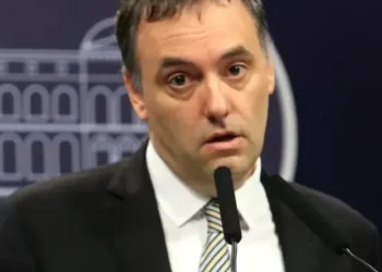 Mientras avanza la investigación por su patrimonio, Adorni suspendió su conferencia de prensa