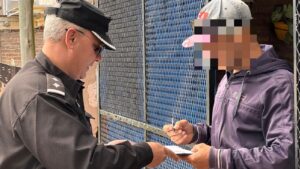 “¿Qué hiciste, no te da vergüenza?”: más intimaciones a padres por amenazas en las escuelas