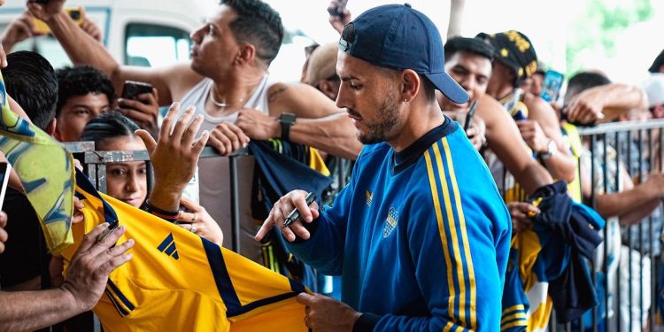 Boca llegó a Ecuador y fue recibido por sus hinchas para el duelo clave de Copa Libertadores
