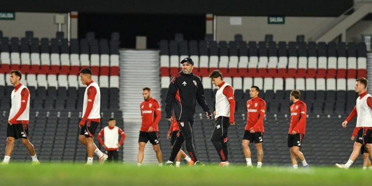 Chacho Coudet apuesta a la rotación en River: guarda titulares para viajar a Venezuela