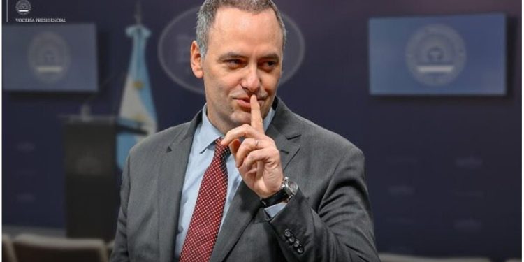 Cascada, jacuzzi y pileta: un contratista declaró que Adorni pagó 245.000 dólares en efectivo en refacciones