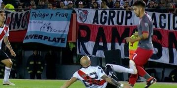 «Los que jugamos sabemos»: Javier Pinola recordó la polémica jugada ante Independiente de la Libertadores 2018