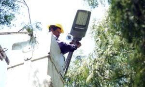 Ya se renovó casi 2.300 luminarias led y el cronograma continúa en 13 vecinales