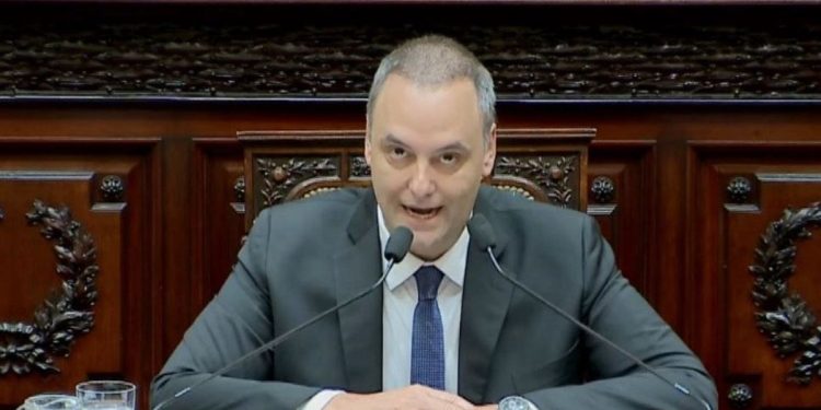 Manuel Adorni ultima detalles para la presentación de su declaración jurada en la previa al Mundial 2026