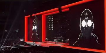 El pogo más grande del pop: Lali cerró su show en River cantando Jijiji en homenaje a Indio Solari