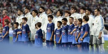 Esta vez sin cumbia: así sonó el Himno Nacional Argentino en la previa al partido contra Islandia