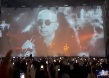 «Eterno»: el emotivo homenaje de Wos para Indio Solari en su show de Villa Ballester