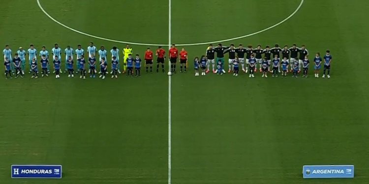 Insólito error en el amistoso de la Selección Argentina vs. Honduras: sonó Los Palmeras en vez del Himno