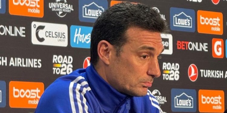 «Estamos dolidos»: Lionel Scaloni habló de Indio Solari en la primera conferencia de prensa en Estados Unidos