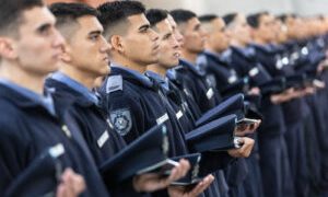 Santa Fe quiere sumar 1.400 nuevos policías y ofrece becas