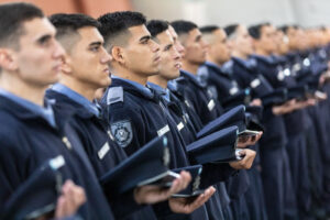 Santa Fe quiere sumar 1.400 nuevos policías y ofrece becas