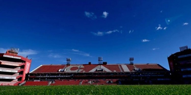 Problemas para Independiente: FIFA lo inhibió por una deuda con Olimpia por Facundo Zabala