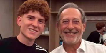 La visita del Colo Barco a Guillermo Francella con un regalo especial: los detalles