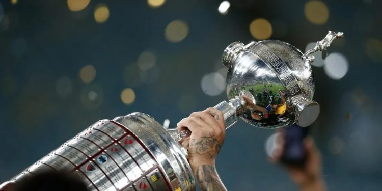 Cambia el parche de campeón: cómo lucirán los equipos argentinos que ganaron la Copa Libertadores
