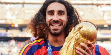 Cucurella cumplió su promesa tras ganar el Mundial 2026 y se tatuó a Luis de la Fuente
