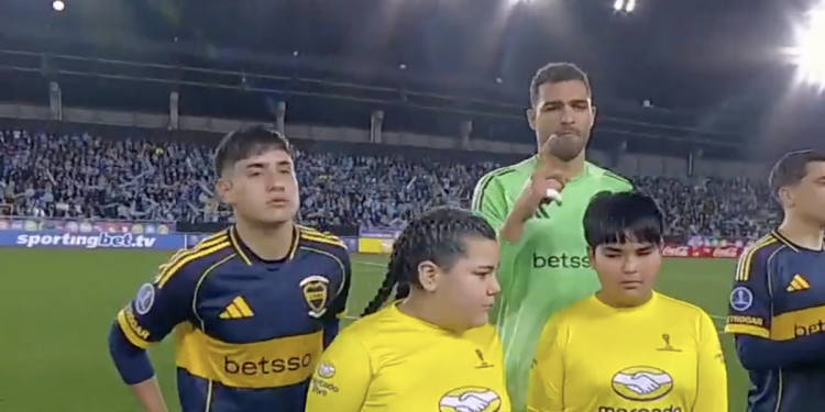 ¿Cábala? Álvaro Montero repitió su histórico gesto en la previa de Boca ante O’Higgins