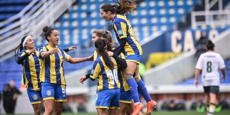 Quién es Zoey Kuhn, la goleadora estadounidense que ilusiona a Rosario Central
