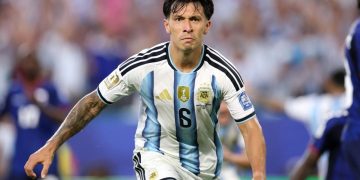 Un grito de corazón: el bombazo de Lisandro Martínez en el alargue para el 2-1 de la Selección Argentina