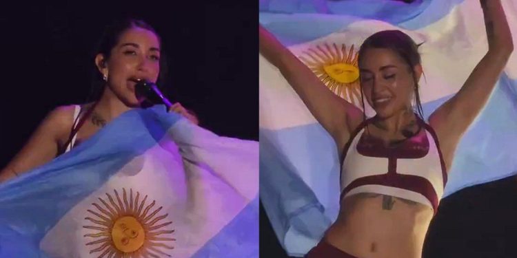 María Becerra flameó una bandera argentina en Barcelona tras la polémica del Mundial 2026