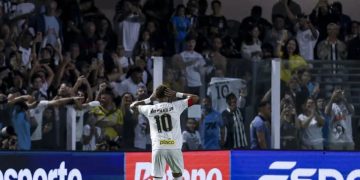 Neymar volvió al Santos tras el Mundial 2026: marcó un doblete y respondió a las críticas con polémico festejo