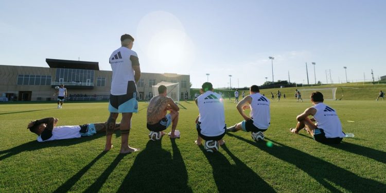Así fue el primer entrenamiento de la Selección Argentina con la mente puesta en Inglaterra