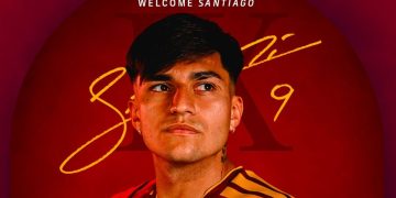 Santiago Castro fue presentado en la Roma: compartirá plantel con Dybala y Soulé