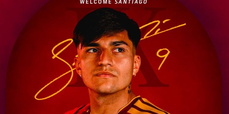 Santiago Castro fue presentado en la Roma: compartirá plantel con Dybala y Soulé