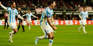 Alerta en Racing: Vasco da Gama insiste por Santiago Sosa y está cada vez más cerca