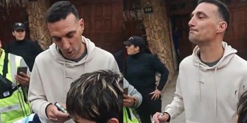 «¡No te vayas nunca!», la súplica de unos niños a Lionel Scaloni que se volvió viral