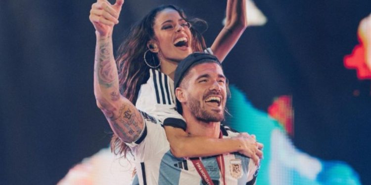 El romántico gesto de Tini Stoessel con Rodrigo De Paul después del triunfo contra Inglaterra