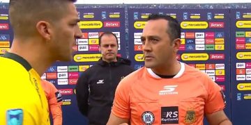 «¿Quieren ver quién farmea aura?»: el insólito cruce viral de Fernando Espinoza antes del partido