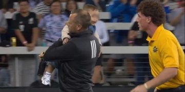 Insólito: un bebé invadió la cancha en pleno partido profesional