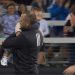 Insólito: un bebé invadió la cancha en pleno partido profesional