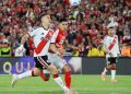 Qué dijo Santos Borré tras el tenso cruce con Coudet en River-Independiente Santa Fe