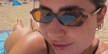 Camila Mayan, al rojo vivo en Mallorca: bikinis, pileta y un detalle que descoloca
