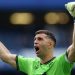 Sorpresa en Aston Villa: la decisión que tomaron y sacude el futuro de Dibu Martínez