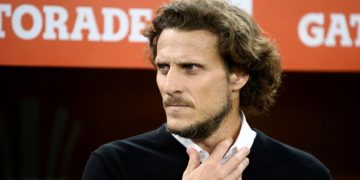 Diego Forlán fue presentado como nuevo entrenador de Uruguay tras la salida de Bielsa
