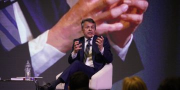 Con Massa en primera fila, Giuliano ensayó una foto de unidad del peronismo santafesino